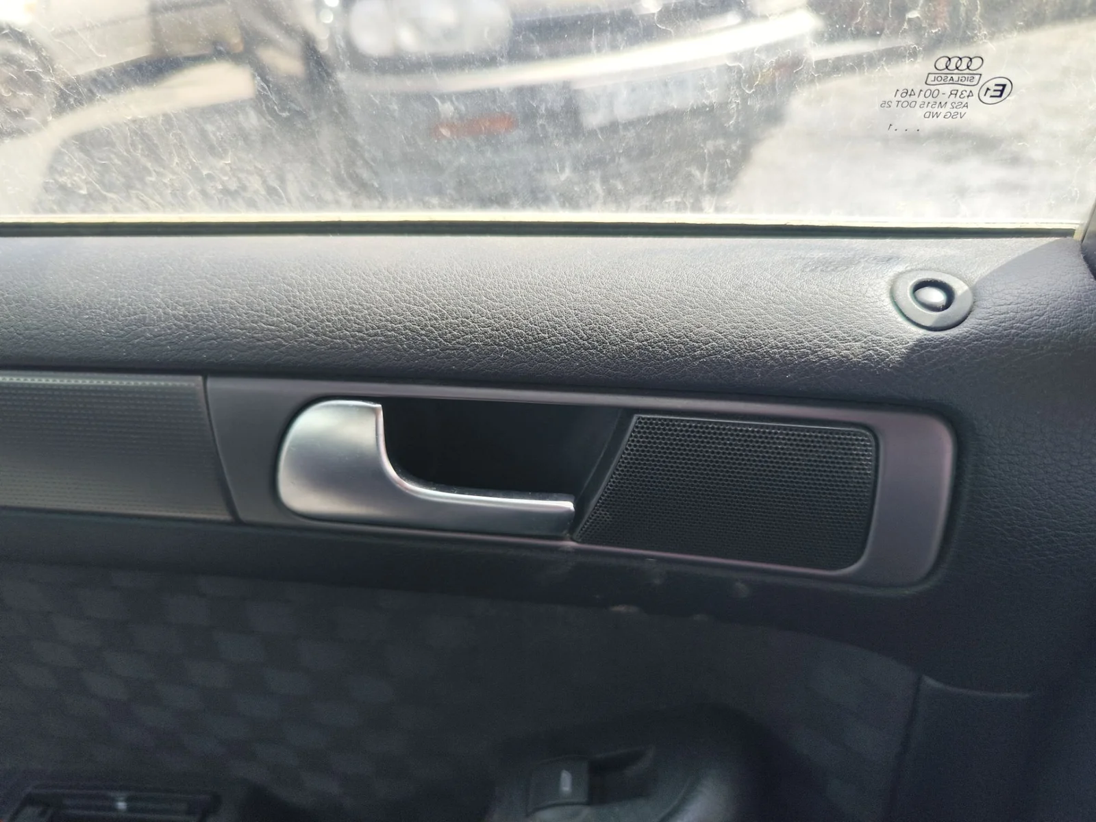 Foto de MANETA INTERIOR TRASERA IZQUIERDA AUDI A6 BERLINA (4B2) 2.5 V6 24V TDI (180 CV / 132 KW) referencia 4B0839019N FKZ