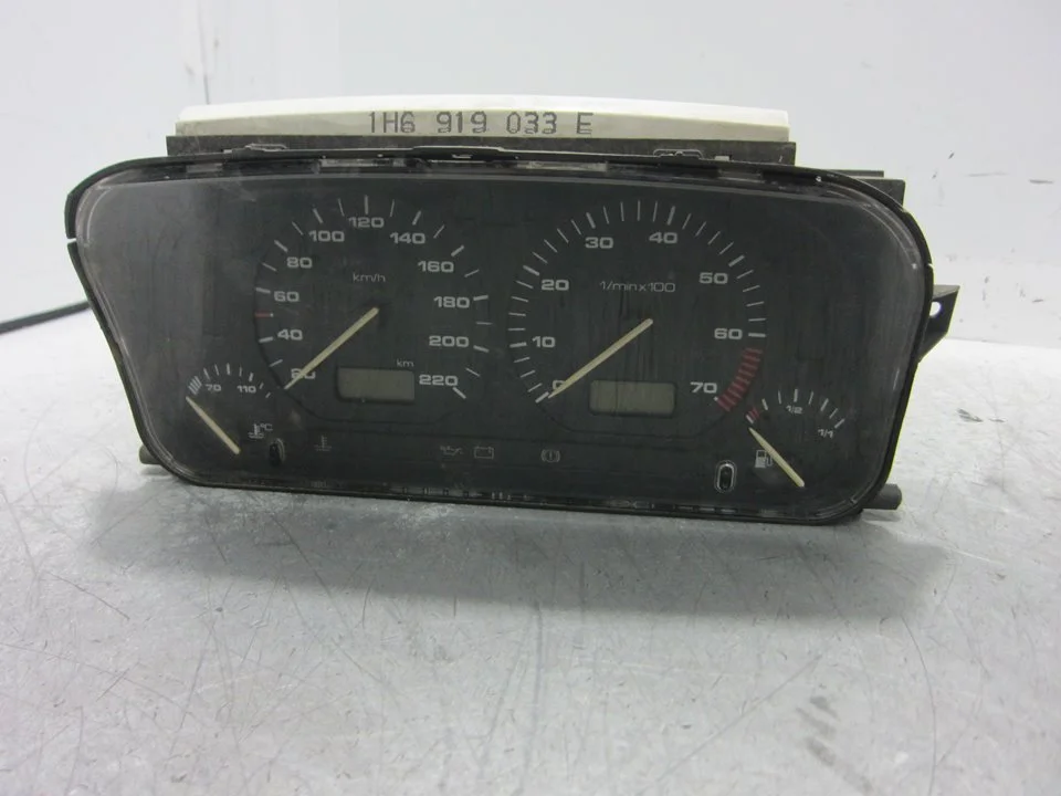 Foto de CUADRO INSTRUMENTOS VOLKSWAGEN GOLF III (1H1)(11.1991) 1.8 (75 CV / 55 KW) referencia 88311188