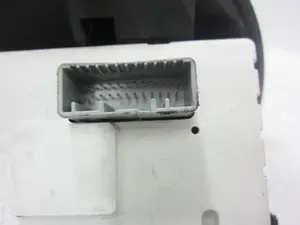 Foto de PANTALLA MULTIFUNCION RENAULT CLIO III 1.5 dCi Diesel FAP (75 CV / 55 KW) referencia 280341078R foto 3
