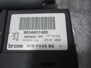 Foto de MOTOR ELEVALUNAS DELANTERO DERECHO PEUGEOT 307 (S1)(04.2001) 1.4 HDi (68 CV / 50 KW) referencia 9634457480 foto 3