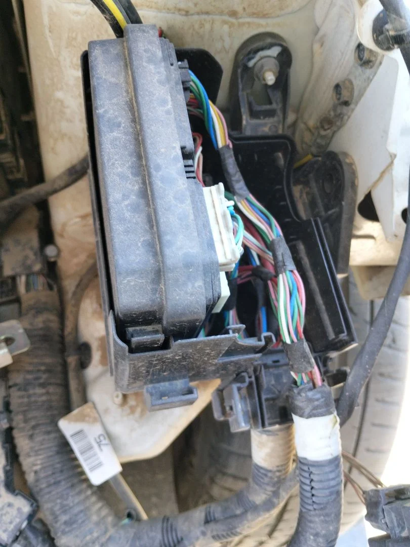 Foto de CAJA RELES / FUSIBLES NISSAN MICRA (K14) 1.0 12V CAT (71 CV / 52 KW)