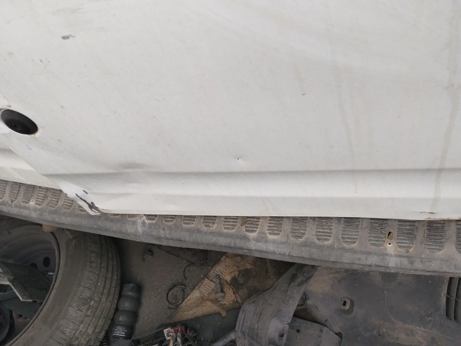 Foto de REFUERZO PARAGOLPES TRASERO FORD TRANSIT CONNECT (TC7) 1.8 TDCi CAT (110 CV / 81 KW)