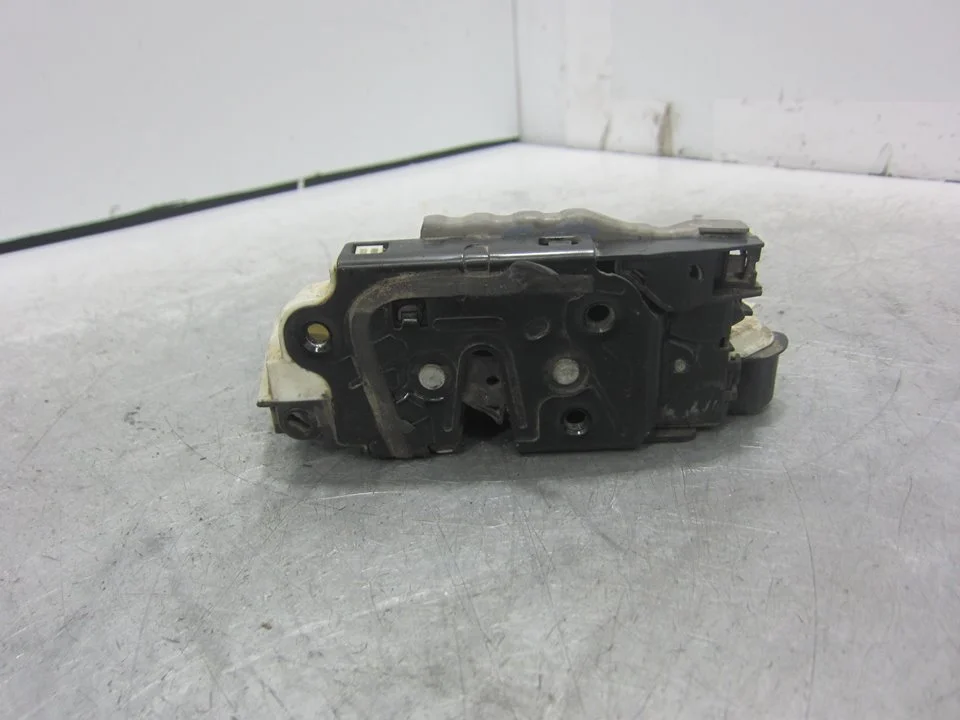 Foto de CERRADURA PUERTA DELANTERA DERECHA SEAT IBIZA BERLINA (6J5) 1.6 TDI (105 CV / 77 KW) referencia 5N1837016F