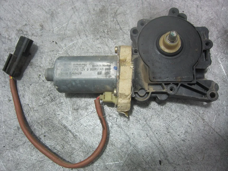 Foto de MOTOR ELEVALUNAS TRASERO DERECHO JEEP GRAND CHEROKEE (WJ/WG) 2.7 CRD CAT (163 CV / 120 KW) referencia 6004PA1063