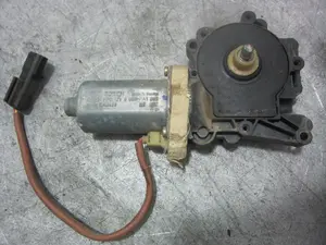 Foto de MOTOR ELEVALUNAS TRASERO DERECHO JEEP GRAND CHEROKEE (WJ/WG) 2.7 CRD CAT (163 CV / 120 KW) referencia 6004PA1063 foto 1