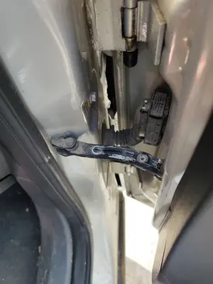Foto de RETENEDOR PUERTA OPEL ASTRA H BERLINA 1.7 16V CDTI (110 CV / 81 KW) referencia 13107175