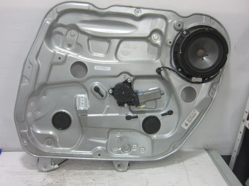 Foto de ELEVALUNAS DELANTERO DERECHO KIA CARENS (UN) 2.0 CRDi (140 CV / 103 KW) referencia R239B01P17R