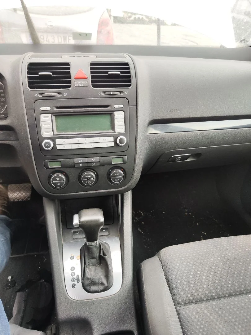 Foto de CONSOLA CENTRAL VOLKSWAGEN GOLF V (1K1)(10.2003) 1.4 16V TSI (170 CV / 125 KW)