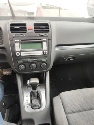 Foto de CONSOLA CENTRAL VOLKSWAGEN GOLF V (1K1)(10.2003) 1.4 16V TSI (170 CV / 125 KW)