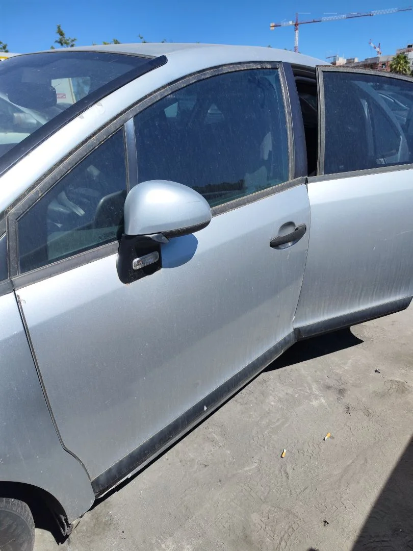 Foto de PUERTA DELANTERA IZQUIERDA CITROEN C4 BERLINA 1.6 16V HDi (90 CV / 66 KW) referencia 9002W0