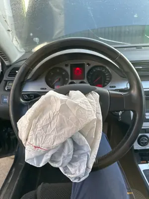 Foto de VOLANTE VOLKSWAGEN PASSAT BERLINA (3C2) 2.0 TDI (140 CV / 103 KW) referencia 3C0419091AGFKZ
