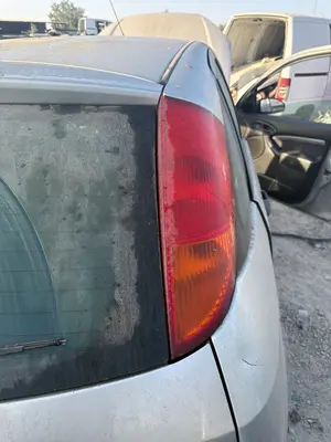 Foto de PILOTO TRASERO DERECHO FORD FOCUS BERLINA (CAK)