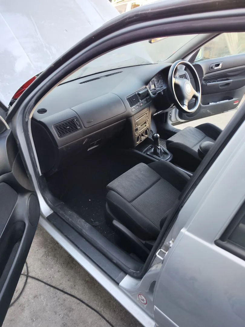 Foto de GOMAS CONTORNO PUERTA VOLKSWAGEN GOLF IV BERLINA (1J1)(10.1997) 1.9 TDI (131 CV / 96 KW)