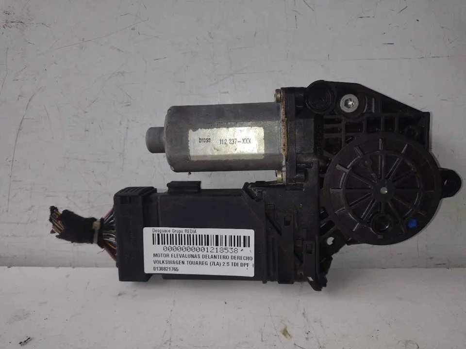 Foto de MOTOR ELEVALUNAS DELANTERO DERECHO VOLKSWAGEN TOUAREG (7LA) referencia 0130821765