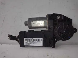 Foto de MOTOR ELEVALUNAS DELANTERO DERECHO VOLKSWAGEN TOUAREG (7LA) referencia 0130821765