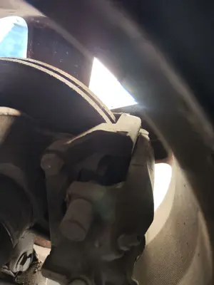 Foto de PINZA DE FRENO DELANTERA IZQUIERDA RENAULT MEGANE II BERLINA 5P 1.5 dCi Diesel (101 CV / 74 KW) referencia 7701207685
