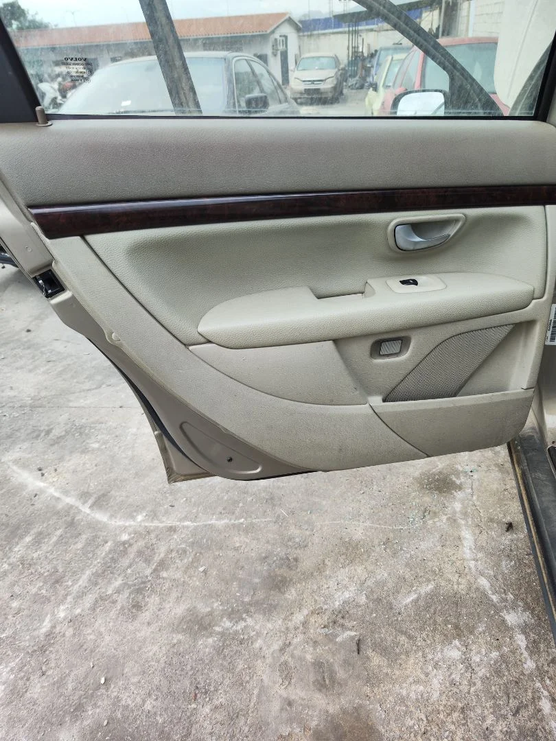Foto de GUARNECIDO PUERTA TRASERA IZQUIERDA VOLVO S80 BERLINA 2.4 Diesel (131 CV / 96 KW)