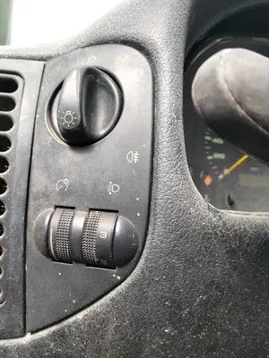 Foto de MANDO LUCES SEAT IBIZA (6K1) 1.4  (60 CV / 44 KW)