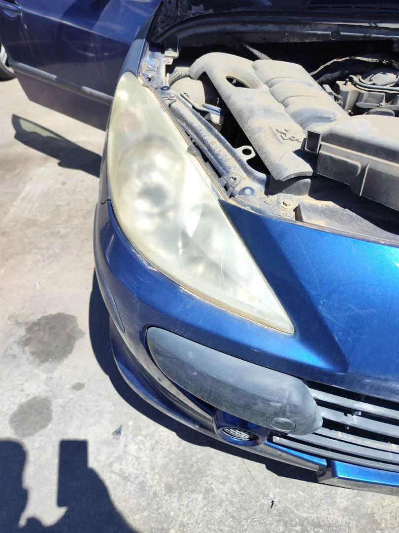 Foto de FARO DERECHO PEUGEOT 307 BERLINA (S2) 1.4 16V CAT (KFU / ET3J4) (88 CV / 65 KW)
