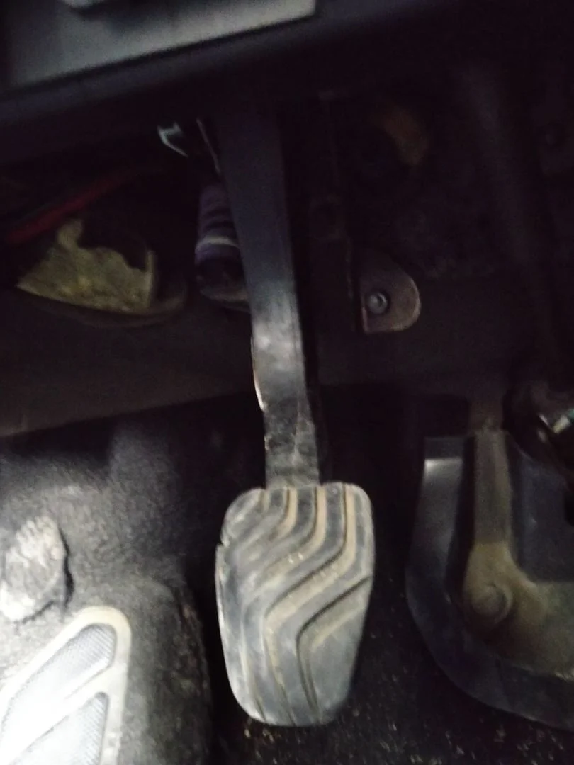 Foto de PEDAL EMBRAGUE NISSAN QASHQAI (J11E) 1.2 16V CAT (116 CV / 85 KW)