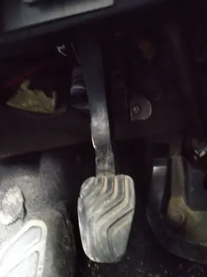 Foto de PEDAL EMBRAGUE NISSAN QASHQAI (J11E) 1.2 16V CAT (116 CV / 85 KW)