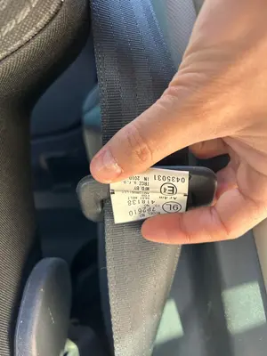 Foto de CINTURON SEGURIDAD TRASERO IZQUIERDO TOYOTA YARIS (KSP9/SCP9/NLP9) 1.3 16V CAT (101 CV / 74 KW)