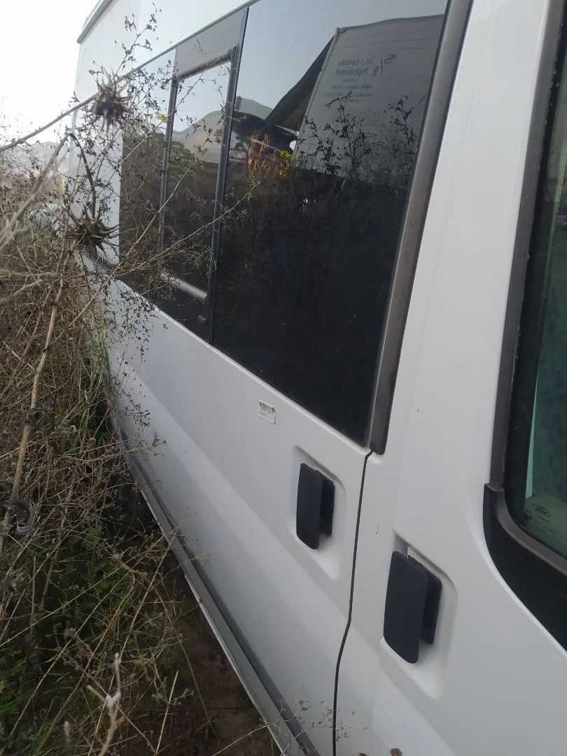 Foto de PUERTA TRASERA DERECHA FORD TRANSIT COMBI (TT9) 2.2 TDCi CAT (116 CV / 85 KW)