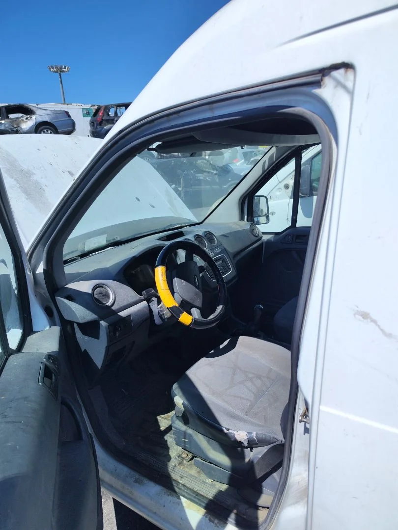 Foto de GOMAS CONTORNO PUERTA FORD TRANSIT CONNECT (TC7) 1.8 TDCi CAT (90 CV / 66 KW)