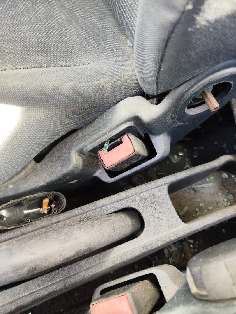 Foto de ENGANCHE CINTURON DELANTERO DERECHO FORD KA (CCU) 1.3 TDCi CAT (75 CV / 55 KW)