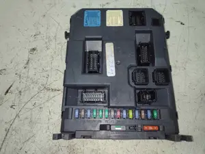 Foto de CAJA RELES / FUSIBLES CITROEN DS3 1.6 e-HDi FAP (92 CV / 68 KW) referencia 9666952280 foto 3
