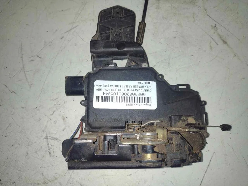 Foto de CERRADURA PUERTA TRASERA IZQUIERDA VOLKSWAGEN PASSAT BERLINA (3B3) 1.9 TDI (131 CV / 96 KW) referencia 3B0837867