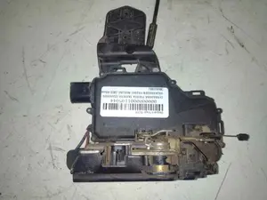 Foto de CERRADURA PUERTA TRASERA IZQUIERDA VOLKSWAGEN PASSAT BERLINA (3B3) 1.9 TDI (131 CV / 96 KW) referencia 3B0837867