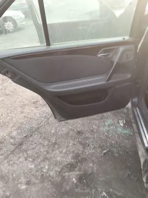 Foto de GUARNECIDO PUERTA TRASERA IZQUIERDA MERCEDES-BENZ CLASE E (BM 210) BERLINA 3.0 Diesel CAT (136 CV / 100 KW) referencia A2107300570 FKZ