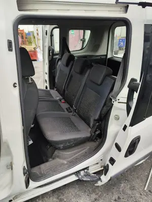 Foto de GOMAS CONTORNO PUERTA FIAT II DOBLÒ (152) 1.6 JTDM 16V CAT (105 CV / 77 KW)