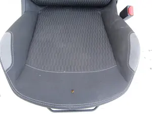 Foto de JUEGO ASIENTOS COMPLETO PEUGEOT 208 1.4 HDi FAP (68 CV / 50 KW) foto 9