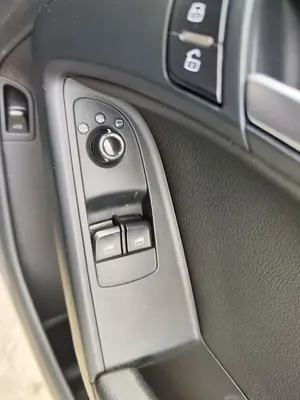 Foto de MANDO ELEVALUNAS DELANTERO DERECHO AUDI A5 COUPE (8T) 2.0 16V TDI (170 CV / 125 KW)