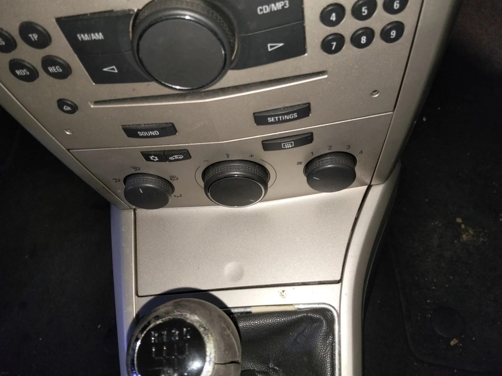 Foto de CENICERO OPEL ASTRA H BERLINA 1.3 16V CDTI CAT (Z 13 DTH / L4I) (90 CV / 66 KW)