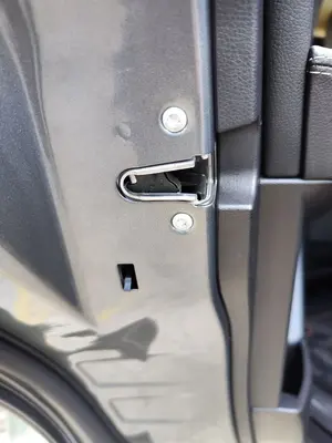 Foto de CERRADURA PUERTA TRASERA IZQUIERDA MERCEDES-BENZ CLASE GLE (BM 292) COUPE 3.0 CAT (390 CV / 287 KW)