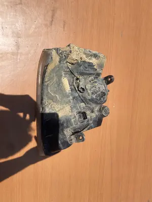 Foto de FARO DERECHO KIA CARENS (RS) 2.0 Turbodiesel CAT (113 CV / 83 KW) foto 2