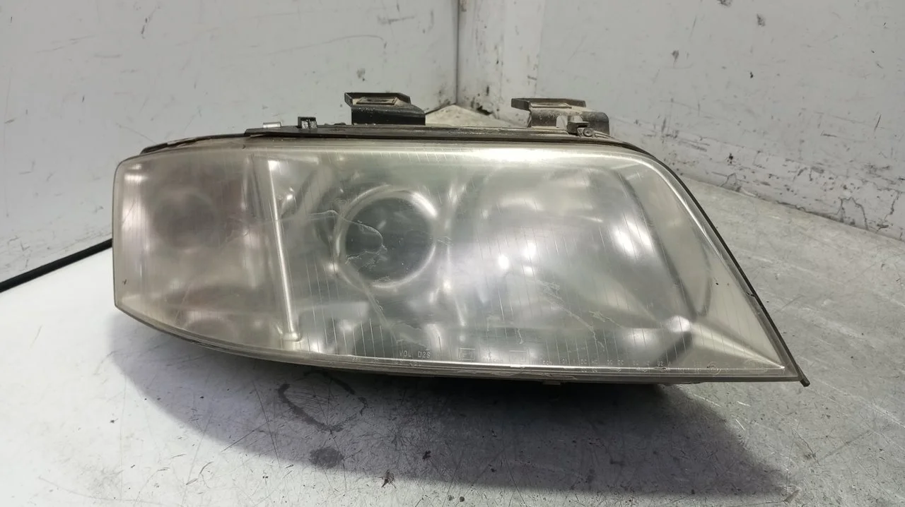 Foto de FARO DERECHO AUDI A6 BERLINA (4B2) 2.5 V6 24V TDI (150 CV / 110 KW) referencia 14846800