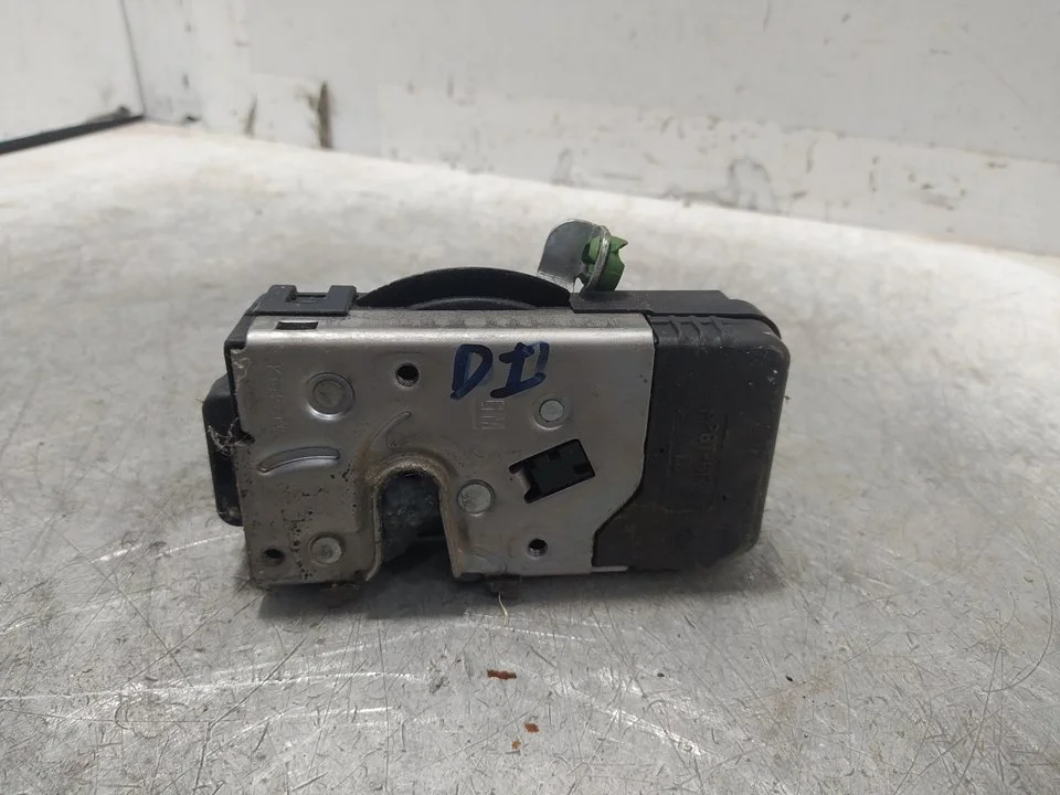 Foto de CERRADURA PUERTA DELANTERA IZQUIERDA OPEL CORSA C 1.3 16V CDTI CAT (Z 13 DT / LN9) (69 CV / 51 KW) referencia 24434880