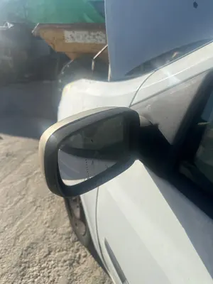 Foto de RETROVISOR IZQUIERDO RENAULT CLIO III 1.5 dCi Diesel (68 CV / 50 KW) foto 2