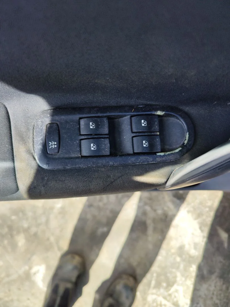 Foto de MANDO ELEVALUNAS DELANTERO IZQUIERDO RENAULT SCENIC II (JM) 1.9 dCi Diesel (120 CV / 88 KW)