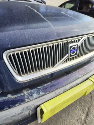 Foto de REJILLA DELANTERA VOLVO S40 BERLINA 1.6 CAT (109 CV / 80 KW) foto 3
