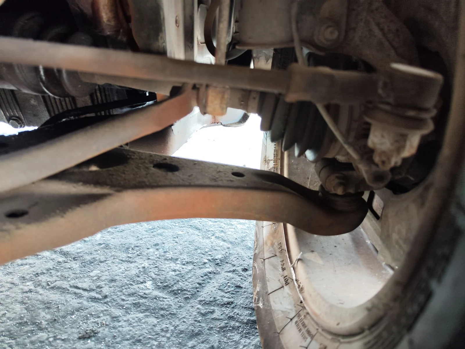 Foto de BRAZO SUSPENSION DELANTERO DERECHO HYUNDAI SANTA FE (SM) 2.4 CAT (146 CV / 107 KW)