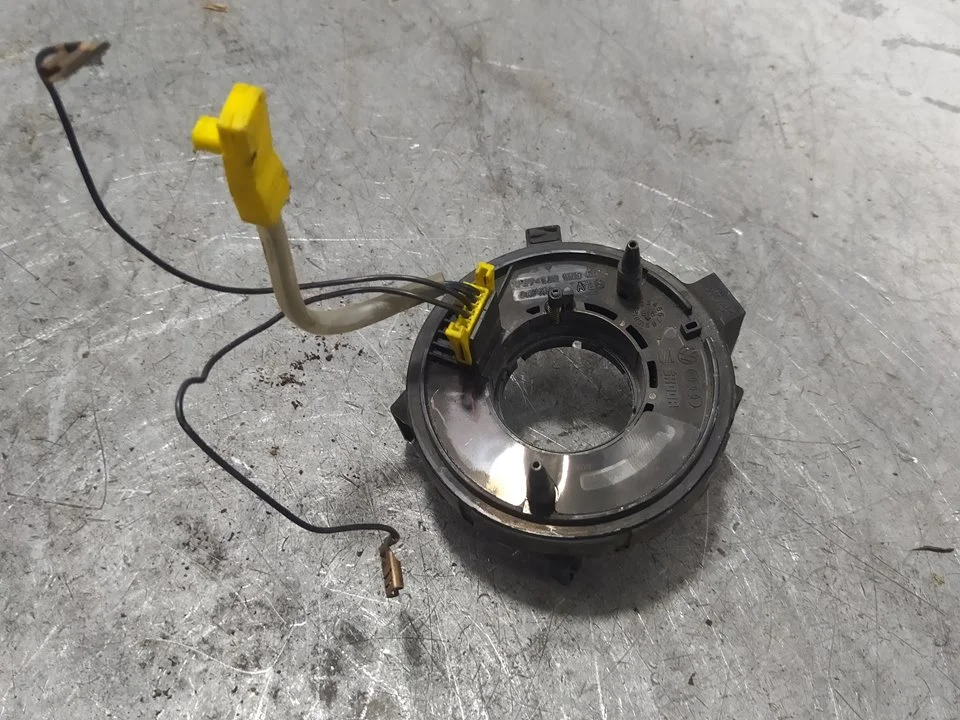 Foto de ANILLO AIRBAG AUDI A6 AVANT (4B5) 2.5 V6 24V TDI (150 CV / 110 KW) referencia 1J0959659