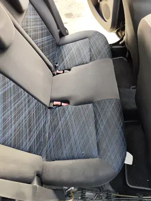 Foto de ASIENTO TRASERO MEDIO RENAULT CLIO III 1.2 16V (75 CV / 55 KW)
