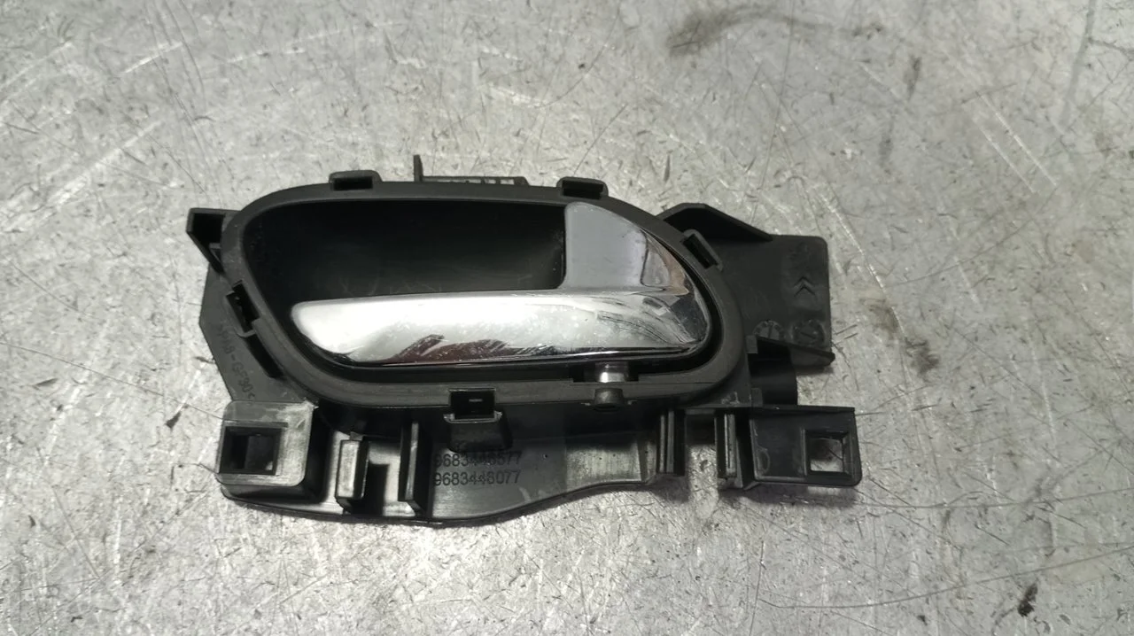 Foto de MANETA INTERIOR DELANTERA DERECHA PEUGEOT 5008 1.6 HDi FAP (112 CV / 82 KW) referencia 9683446077