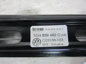 Foto de ELEVALUNAS TRASERO DERECHO VOLKSWAGEN GOLF VII BERLINA (BQ1/BE2) 1.6 TDI (116 CV / 85 KW) referencia 5G4839462C foto 2