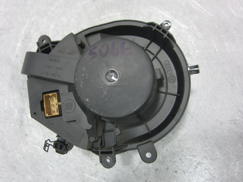 Foto de MOTOR CALEFACCION VOLKSWAGEN PASSAT BERLINA (3B3) 1.9 TDI (131 CV / 96 KW) referencia 740221238F